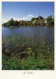 602076 Gezicht over de Vecht op het dorp Nigtevecht (gemeente Loenen aan de Vecht).